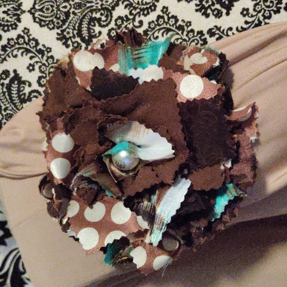 Upcycled fabric flower pin corsage - Picture 2 of 6